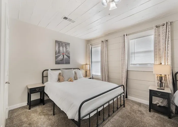 Pet Friendly 3br 2bath Luxe Gem Holiday home