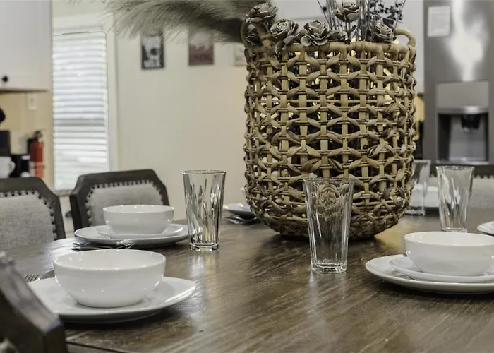 Holiday home Pet Friendly 3br 2bath Luxe Gem *