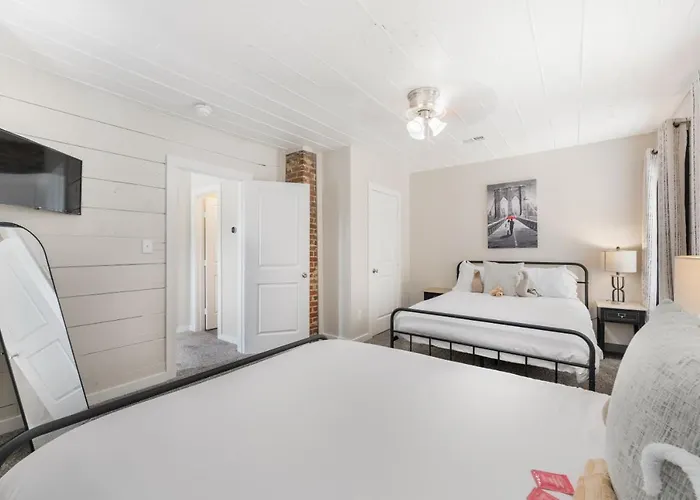 Pet Friendly 3br 2bath Luxe Gem Holiday home