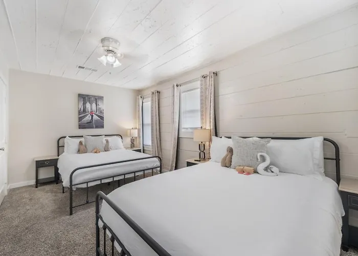 Pet Friendly 3br 2bath Luxe Gem Holiday home Fort Worth