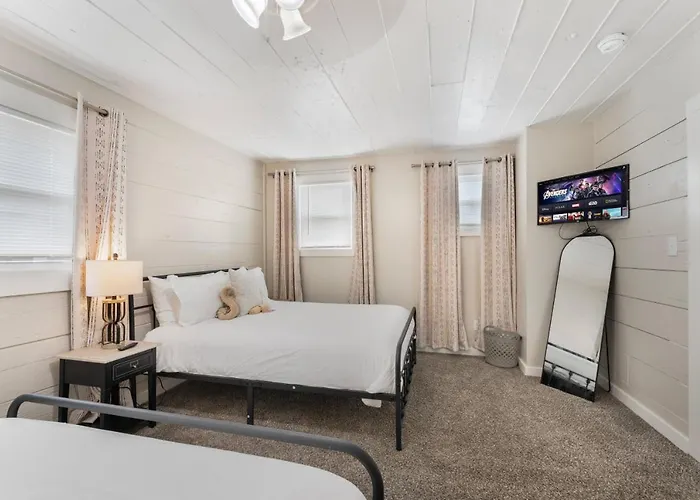 Pet Friendly 3br 2bath Luxe Gem Holiday home