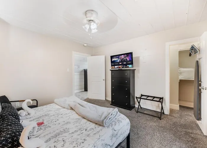 Pet Friendly 3br 2bath Luxe Gem