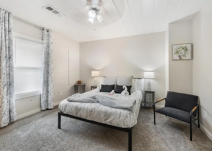 Pet Friendly 3br 2bath Luxe Gem Holiday home Fort Worth