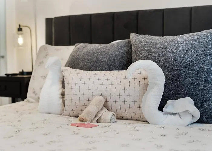 Pet Friendly 3br 2bath Luxe Gem *