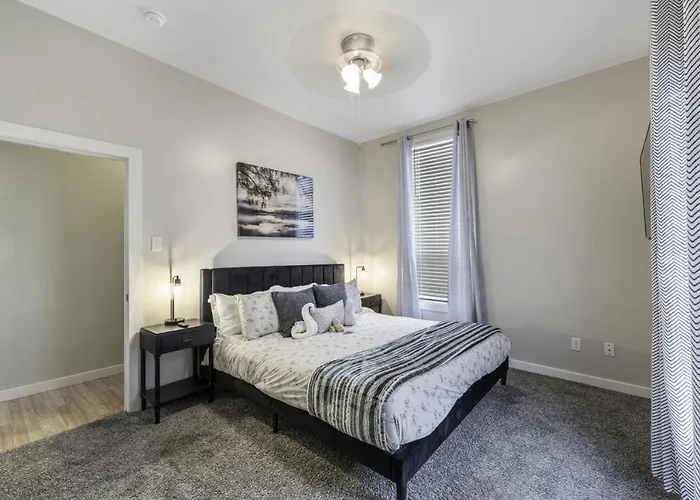 Holiday home Pet Friendly 3br 2bath Luxe Gem *