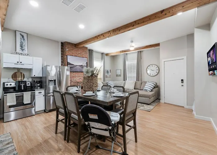 Pet Friendly 3br 2bath Luxe Gem Holiday home Fort Worth