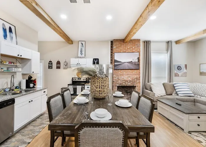 Pet Friendly 3br 2bath Luxe Gem * Fort Worth