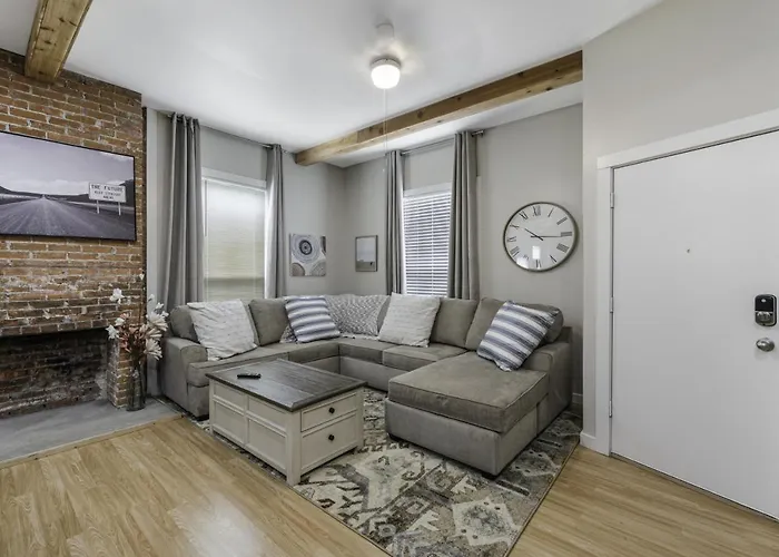 Holiday home Pet Friendly 3br 2bath Luxe Gem *