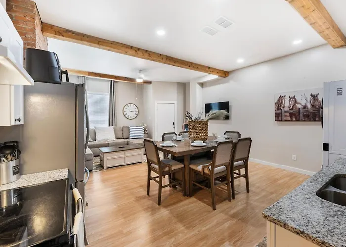 Pet Friendly 3br 2bath Luxe Gem Holiday home Fort Worth